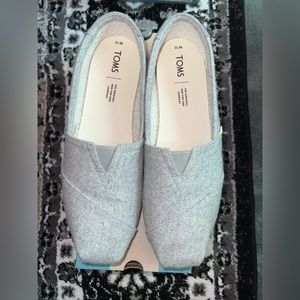 TOMS grey & cozy faux shearling, size 10, used